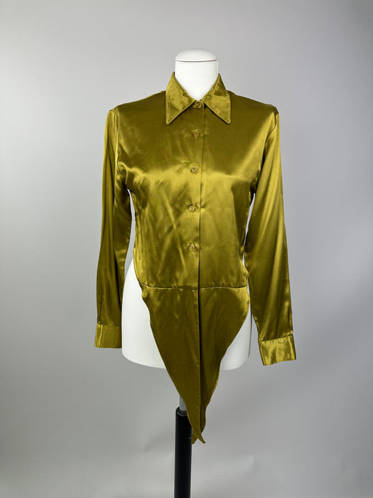 Gouden satijnen blouse met knoopdetail