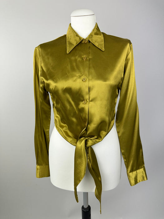 Gouden satijnen blouse met knoopdetail