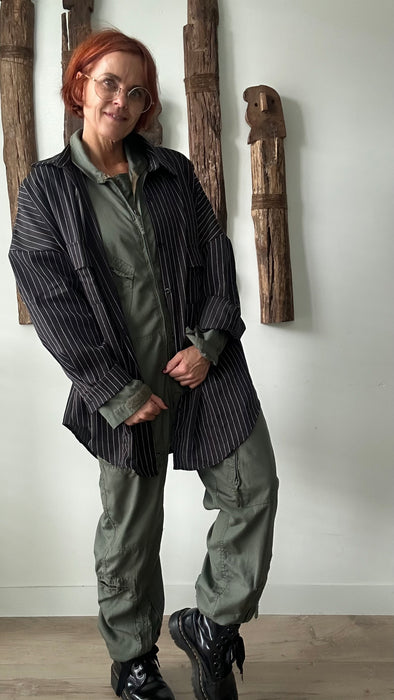 Oversized zwarte krijtsteep blouse