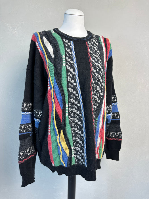 Zwarte trui met gekleurde vertikale banen