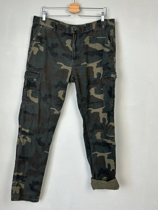 Donkere camo broek
