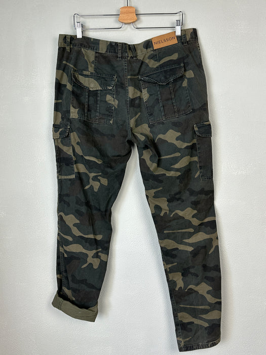 Donkere camo broek