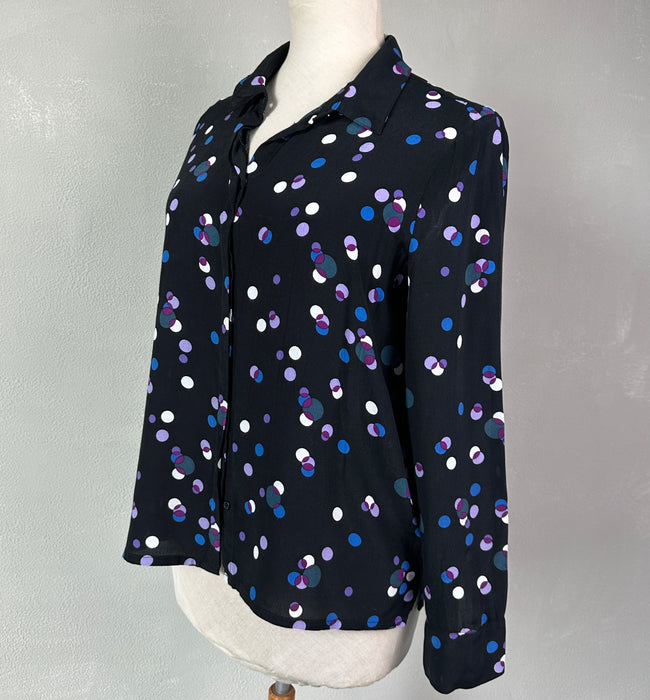 Zwarte blouse met paarse dots