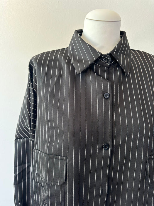 Oversized zwarte krijtsteep blouse