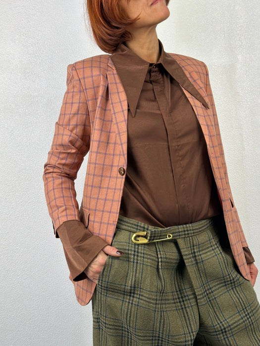 Bruine glanzende blouse met puntkraag