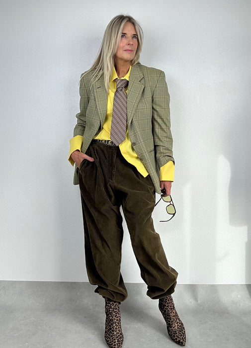Groene ribbroek.