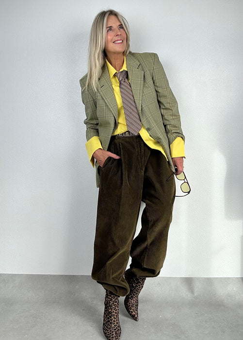 Groene ribbroek.