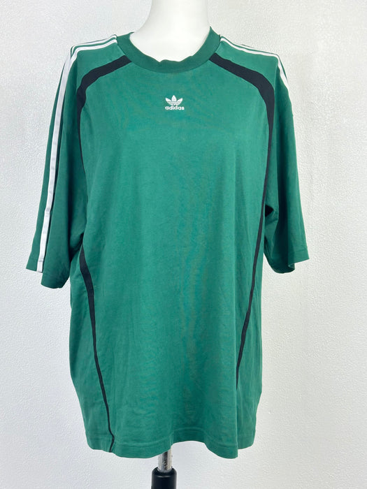 Donkergroen oversized adidas Tee