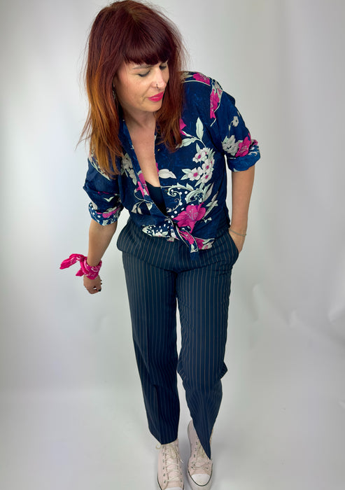 Donkerblauwe blouse met bloemenprint