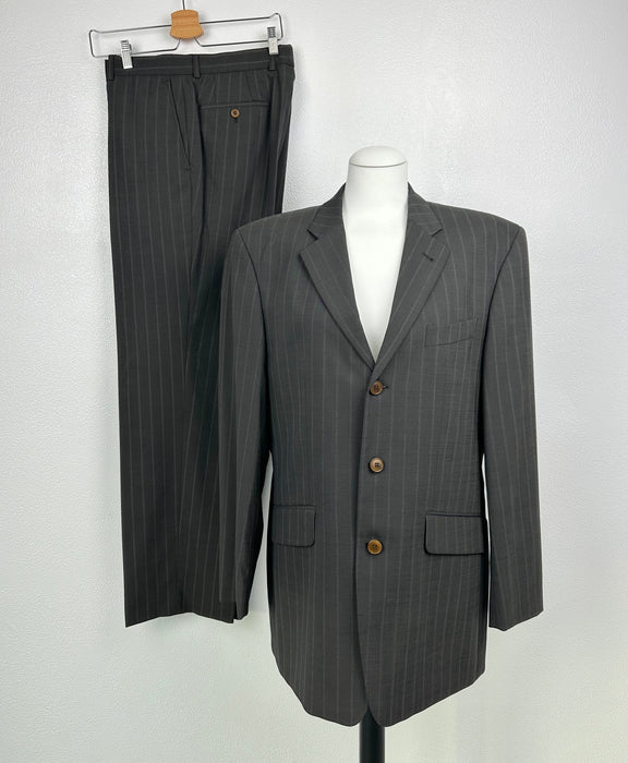 Donkerbruin kostuum krijtstreep