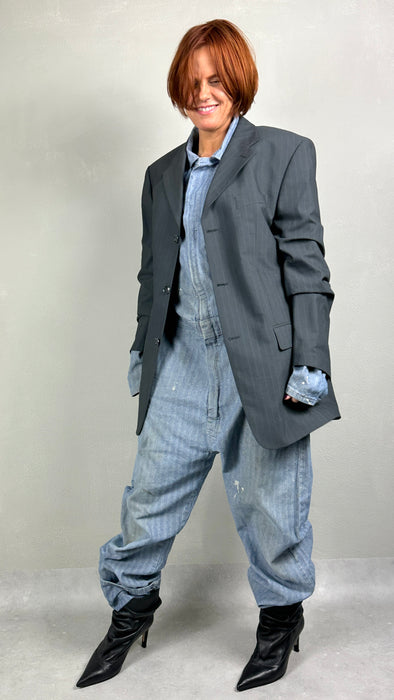 Grijsblauw colbert met blauwe krijtstreep