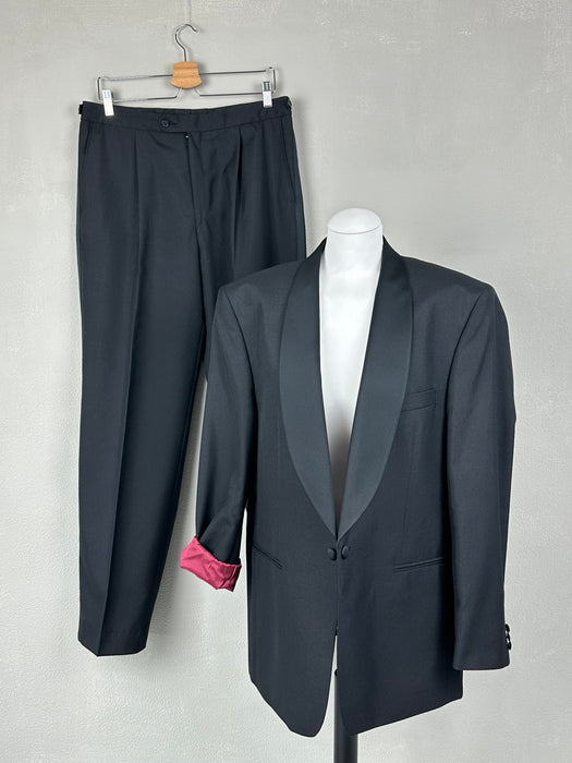 Smoking kostuum met burgundy voering