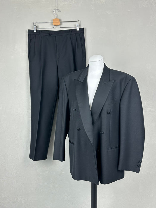 Smoking kostuum met paarse voering