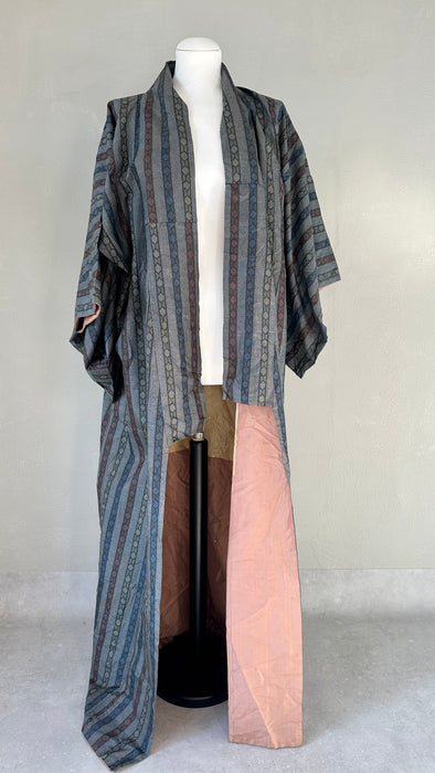 Grijze kimono met streep patroon