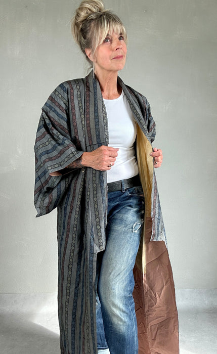 Grijze kimono met streep patroon