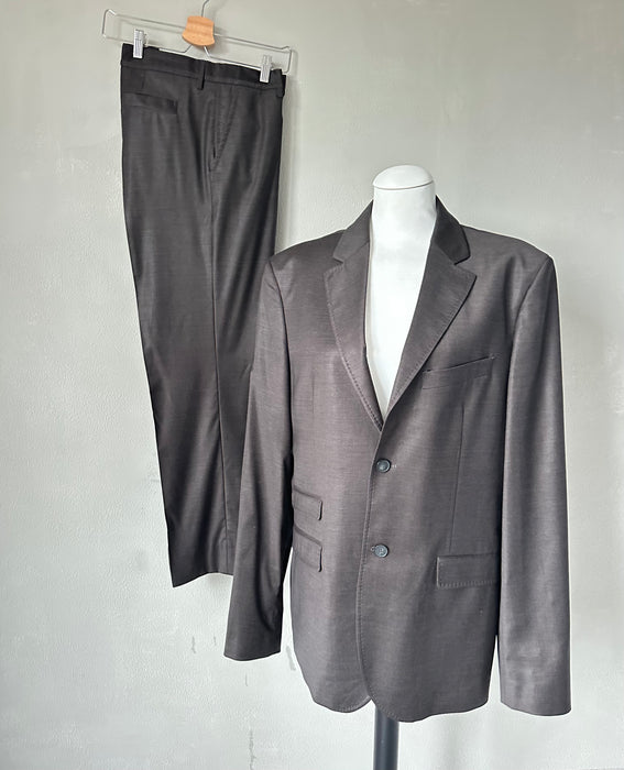 Donkerbruin glans kostuum