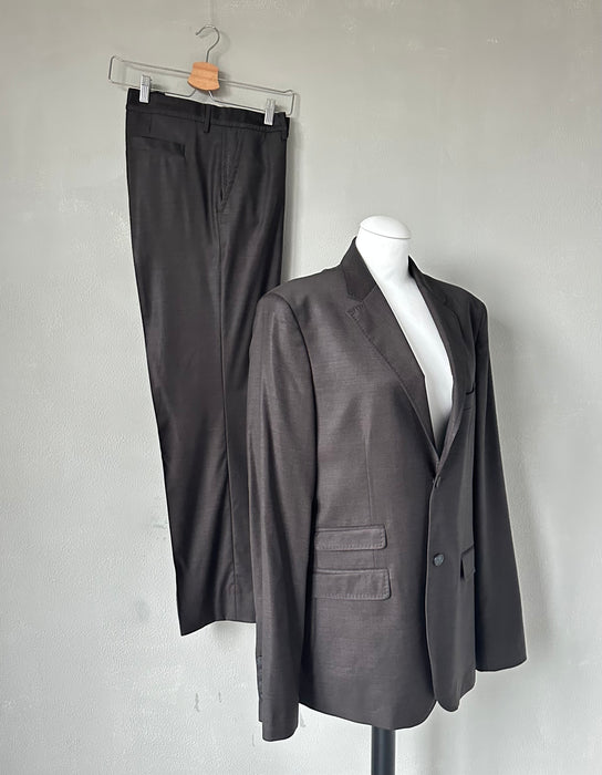 Donkerbruin glans kostuum