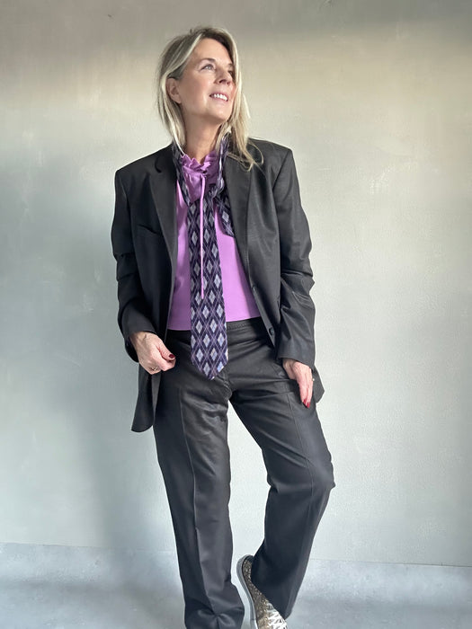 Donkerbruin glans kostuum