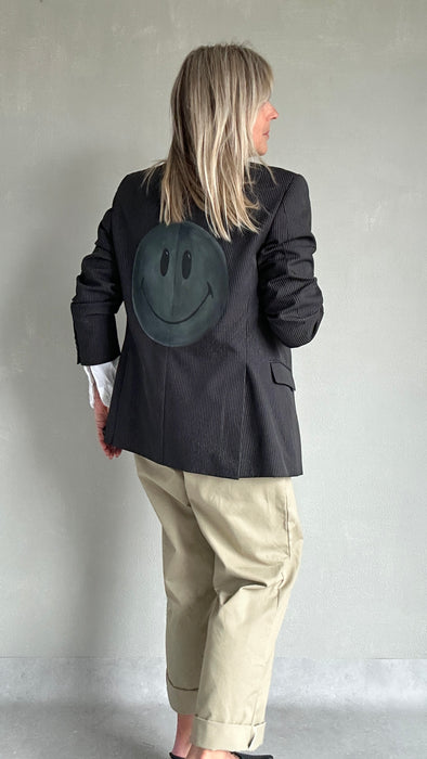 Zwart met smalle krijtstreep smiley