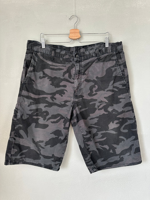 Zwart grijs camo short