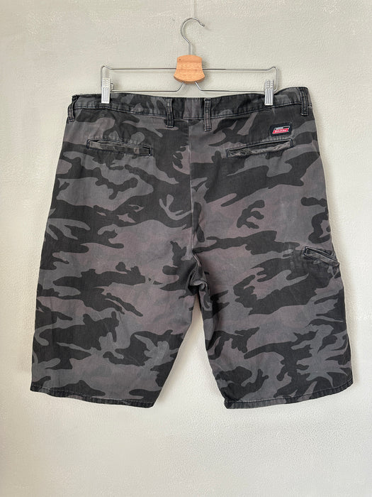 Zwart grijs camo short