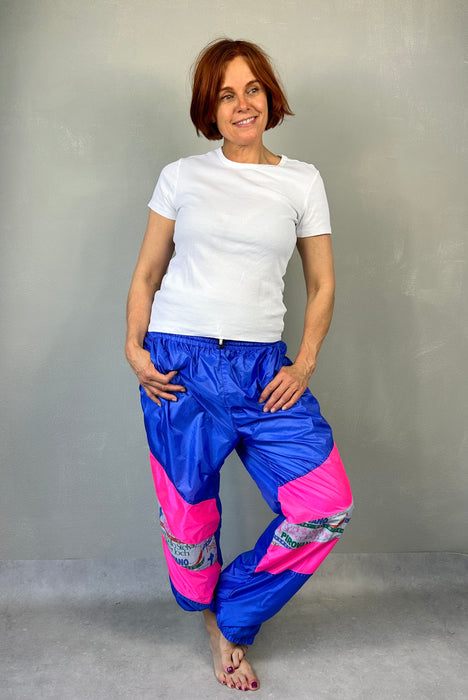 Blauwe 80's trainingsbroek met zuurstok roze