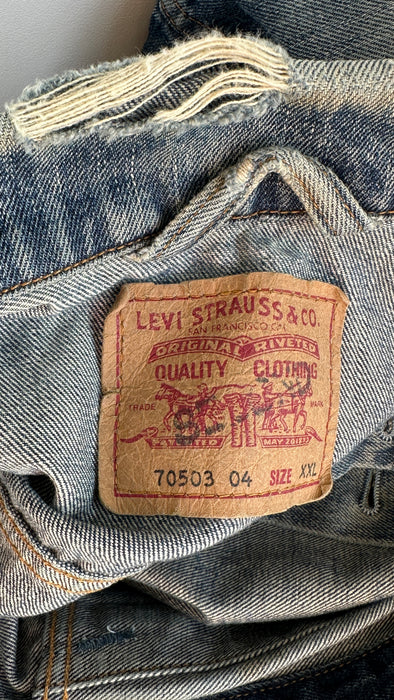 Oversized Levi's jack