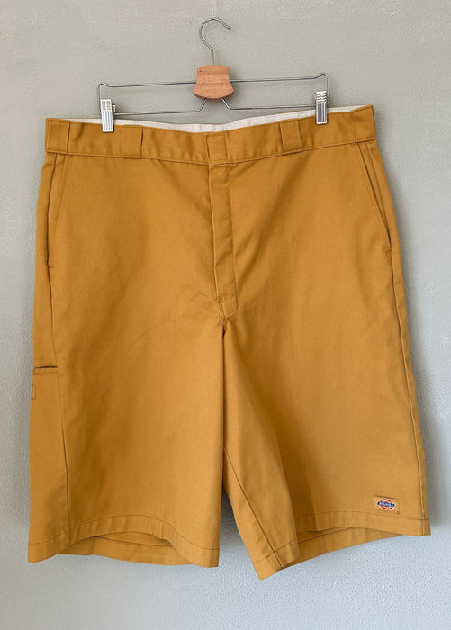 Mosterdgeel oversized short