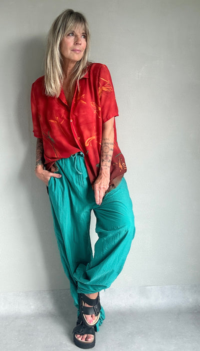 Tomaatrode doorschijnende blouse