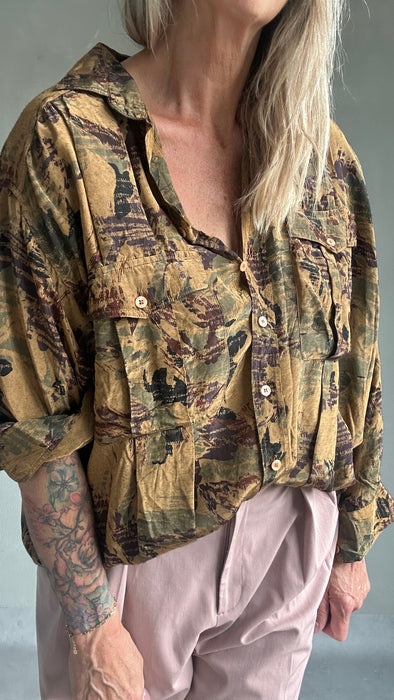 Soepele blouse met oker bruine print